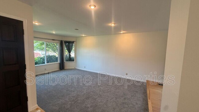Foto del edificio - 6252 Ridgemont Dr