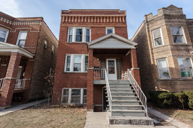 Building Photo - 3228 N Lawndale Ave