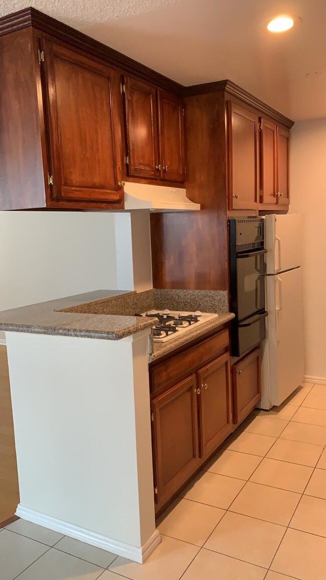 Cocina - 3677 Jasmine Ave
