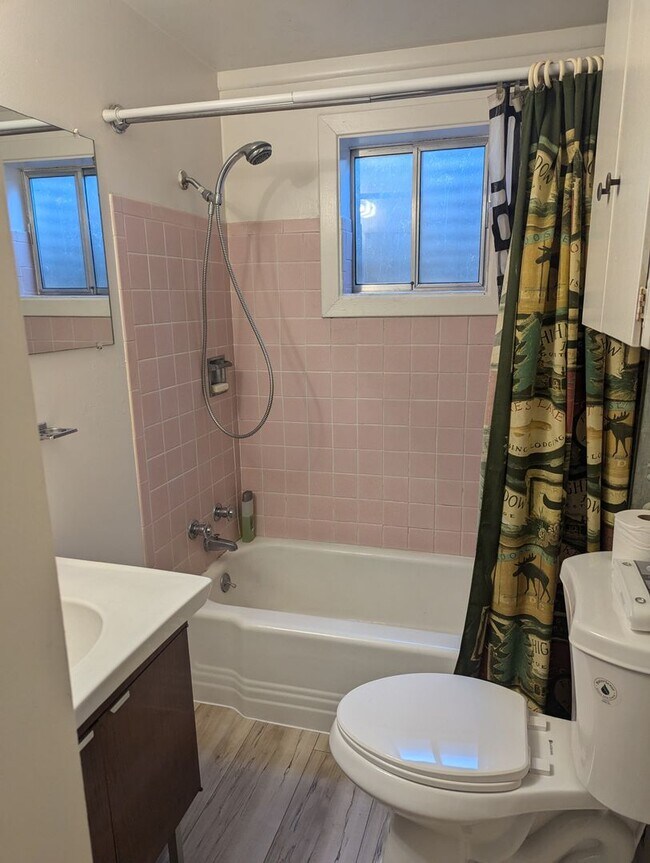 Building Photo - 2 bedroom pet-friendly Clarkston apartment...