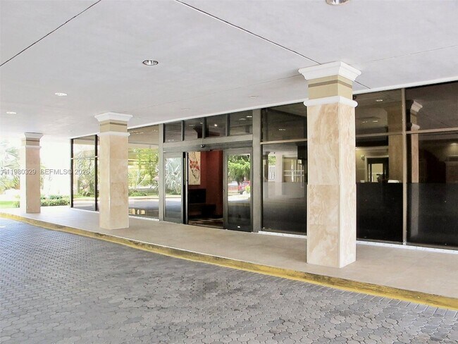 Foto del edificio - 400 Kings Point Dr