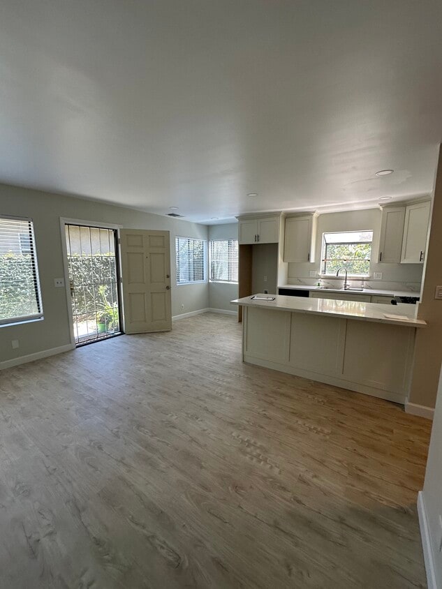 Foto principal - 10208 Beach St