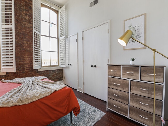 Building Photo - 66 S Front St