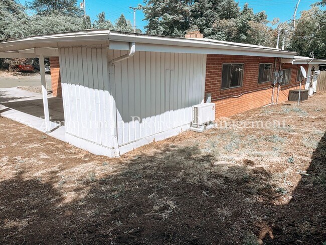 Building Photo - 20-20 W 38th Ave