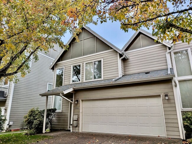 Building Photo - Two Level Townhome in a Excellent location...