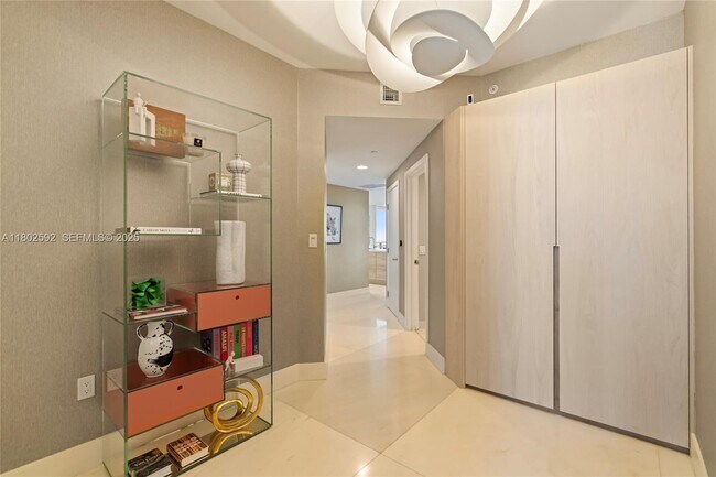 Foto del edificio - 16385 Biscayne Blvd