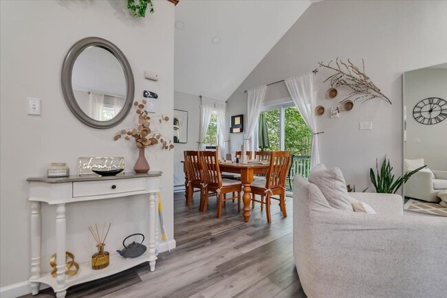 Building Photo - 9326 Fairmount Way