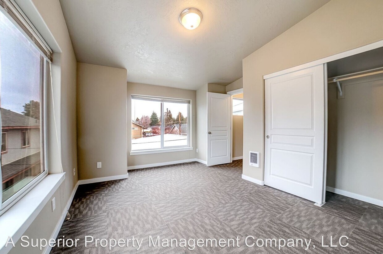 Foto principal - 728 NW Newport Ave