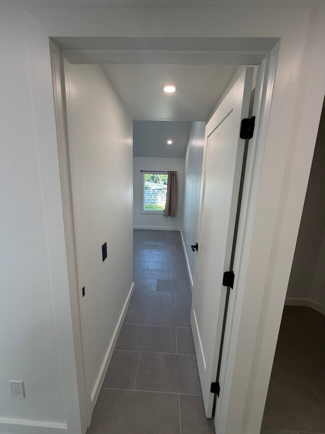 Building Photo - 86 Sherwood Dr