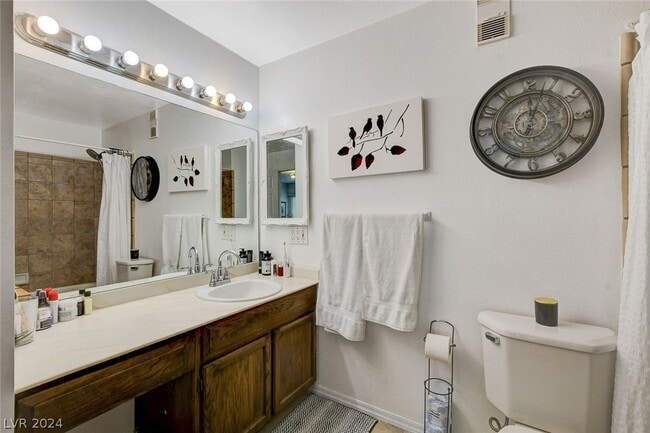 Building Photo - 725 N Royal Crest Cir