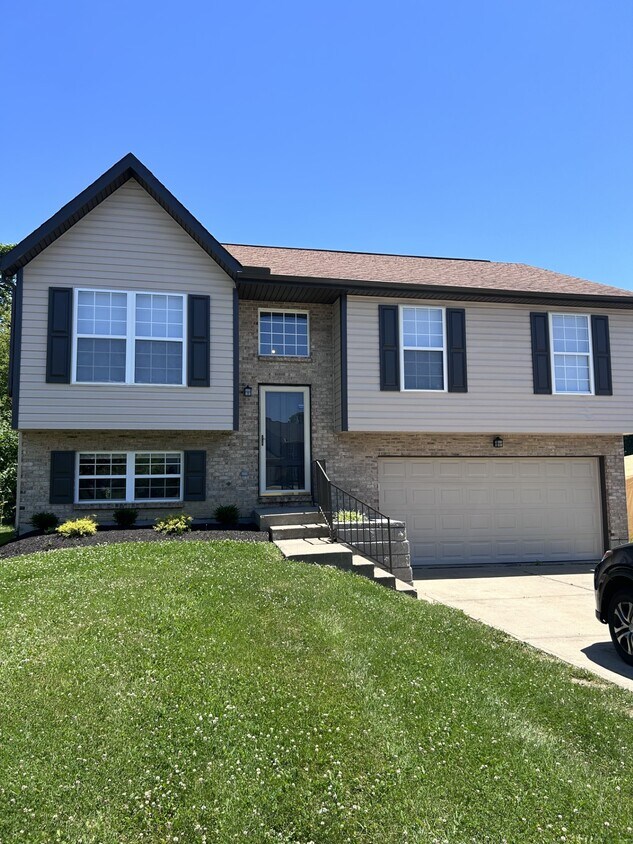 2696 Berwood Ln, Hebron, KY 41048 House Rental in Hebron, KY