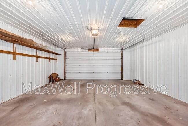 Building Photo - 9135-9213 213 St NW