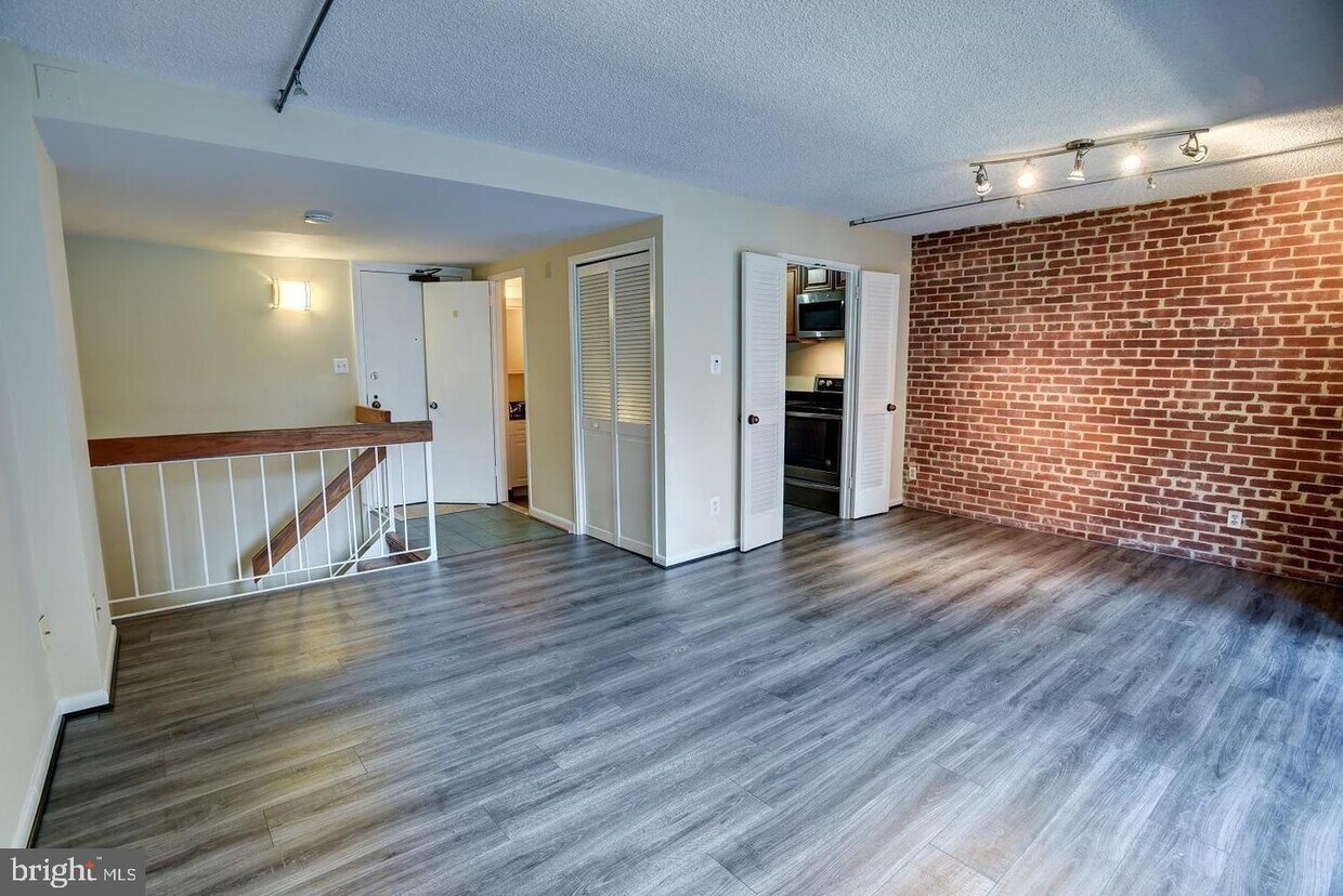 Foto principal - 3225 Grace St NW