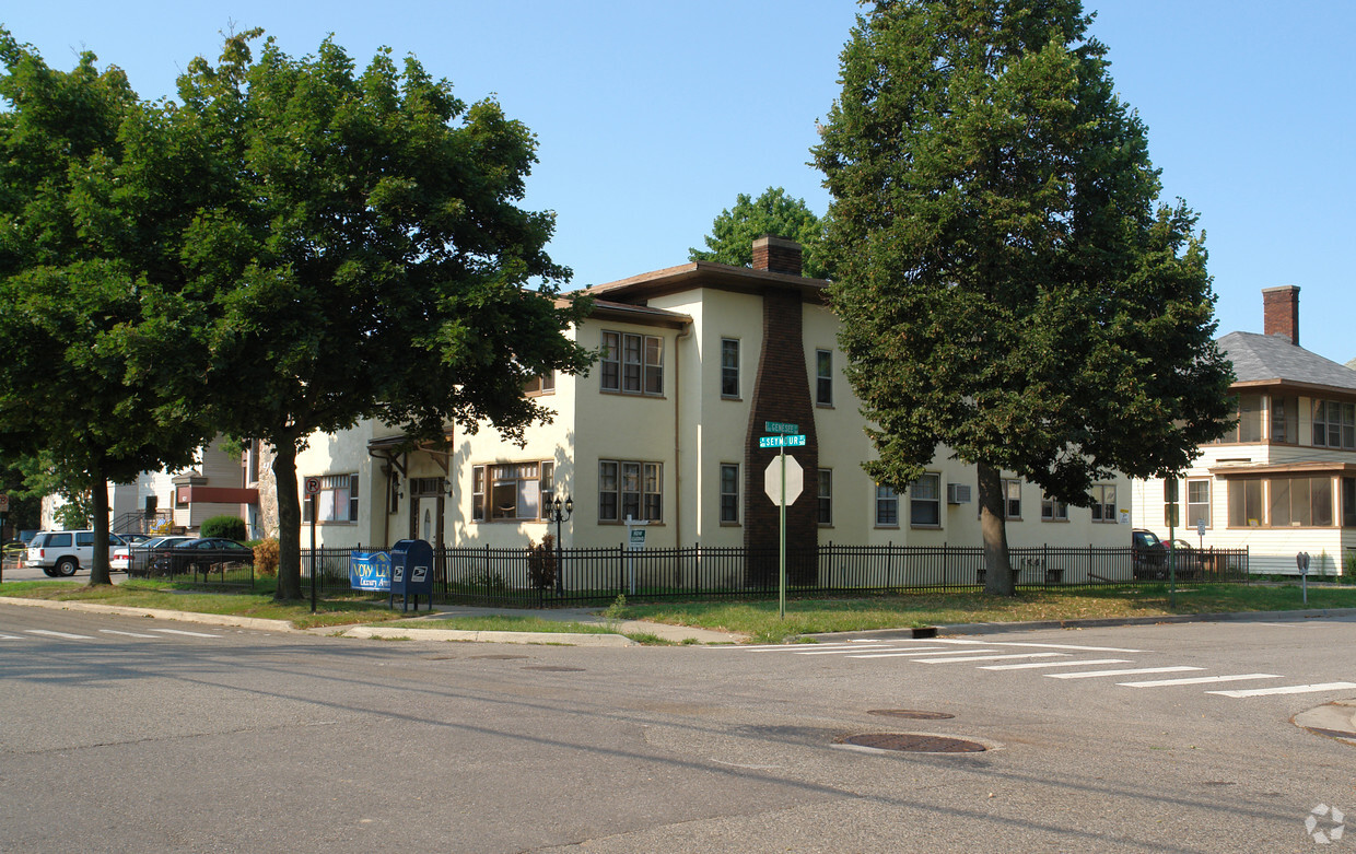 Building Photo - 433 N Seymour St