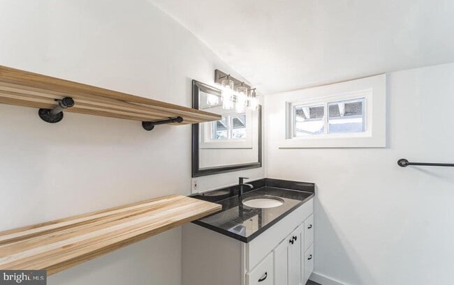 Building Photo - 321 W Gay St