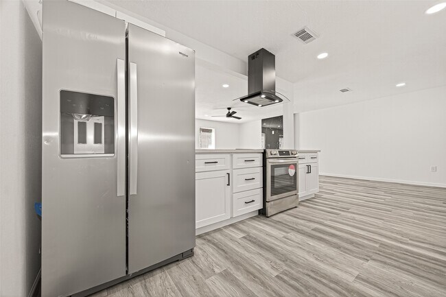 Building Photo - 11434 Loyola Dr