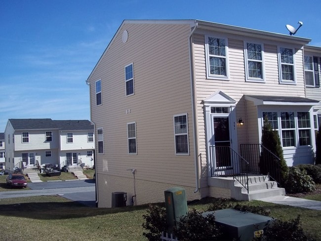 Building Photo - 361 Dickens Dr