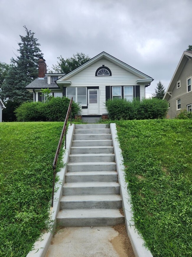 Building Photo - 849 S 60th St