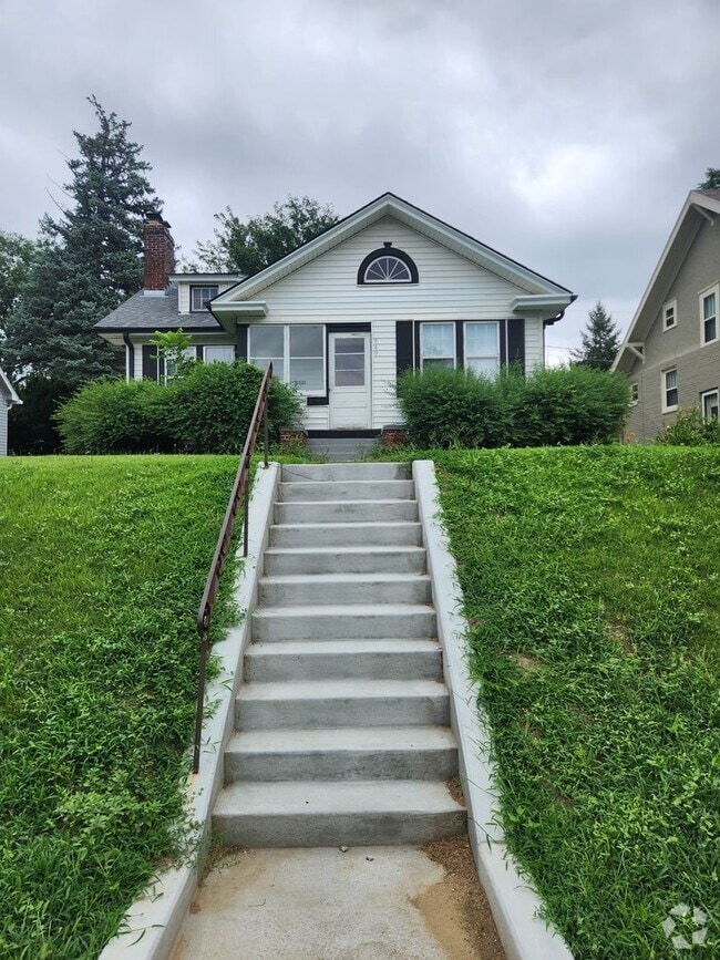 Building Photo - 849 S 60th St