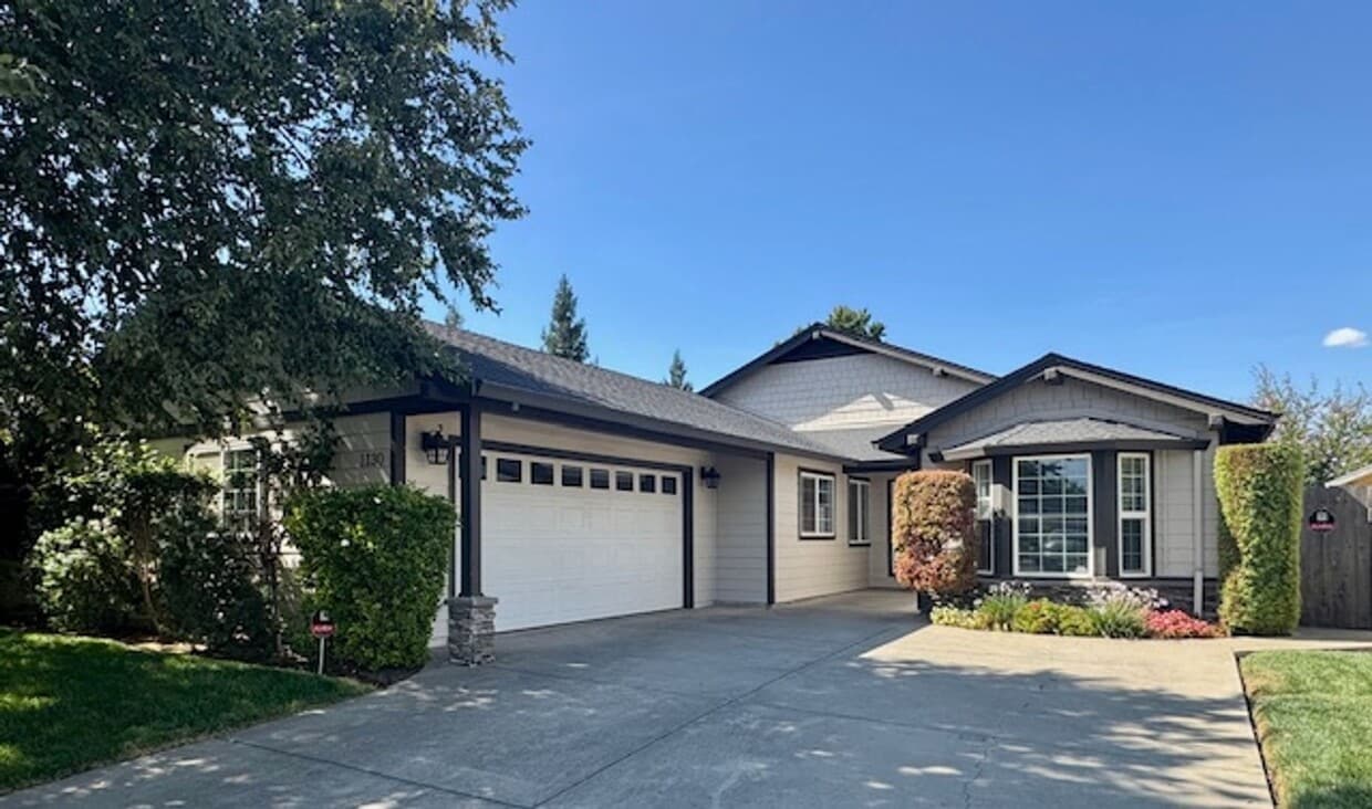 Primary Photo - Beautiful 5 bedroom home ready for move in!
