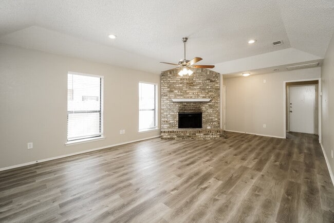 Foto del edificio - 10312 Lone Pine Ln