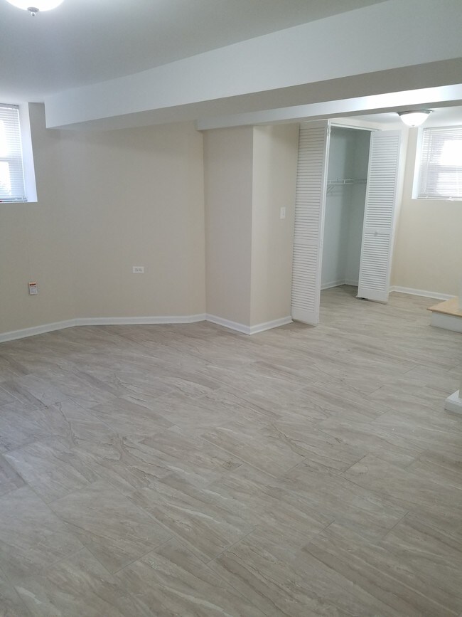 Foto del edificio - 1252 W Elmdale Ave