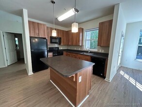 Building Photo - 10 Norden Pl