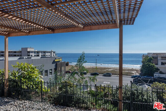 Foto del edificio - 22609 Pacific Coast Hwy