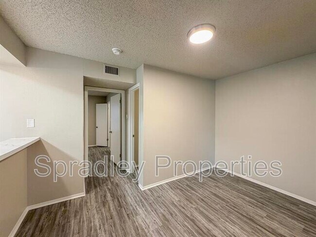 Foto del edificio - 120 W Main St