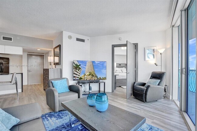 Foto del edificio - 1750 N Bayshore Dr