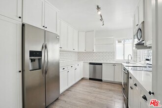 Building Photo - 930 3rd St