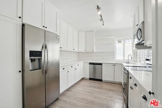 Building Photo - 930 3rd St