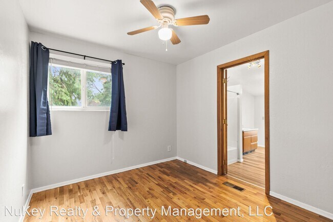 Building Photo - 4 br, 2 bath House - 2812 S. Pines Rd