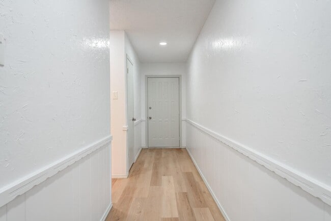 Building Photo - 3403 Essex Ave