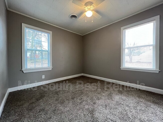 Building Photo - 905 Frayser Cir