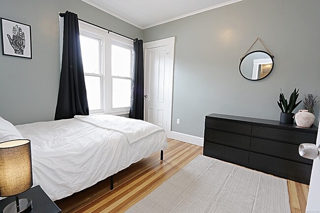 Building Photo - 33 Cranston Terrace