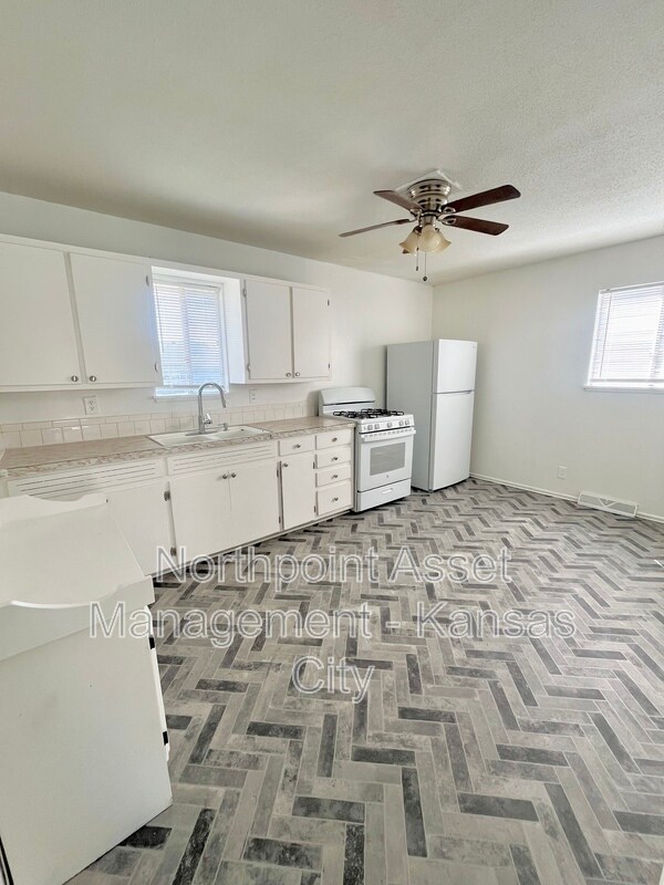 Foto del edificio - 5025-5027 N Bellaire Ave