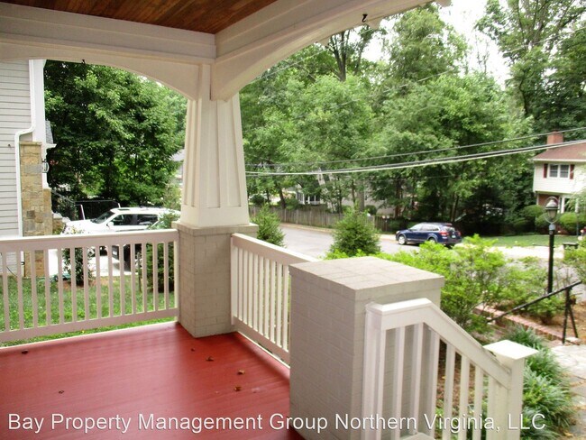 Building Photo - 4 br, 3 bath House - 525 POPLAR DR