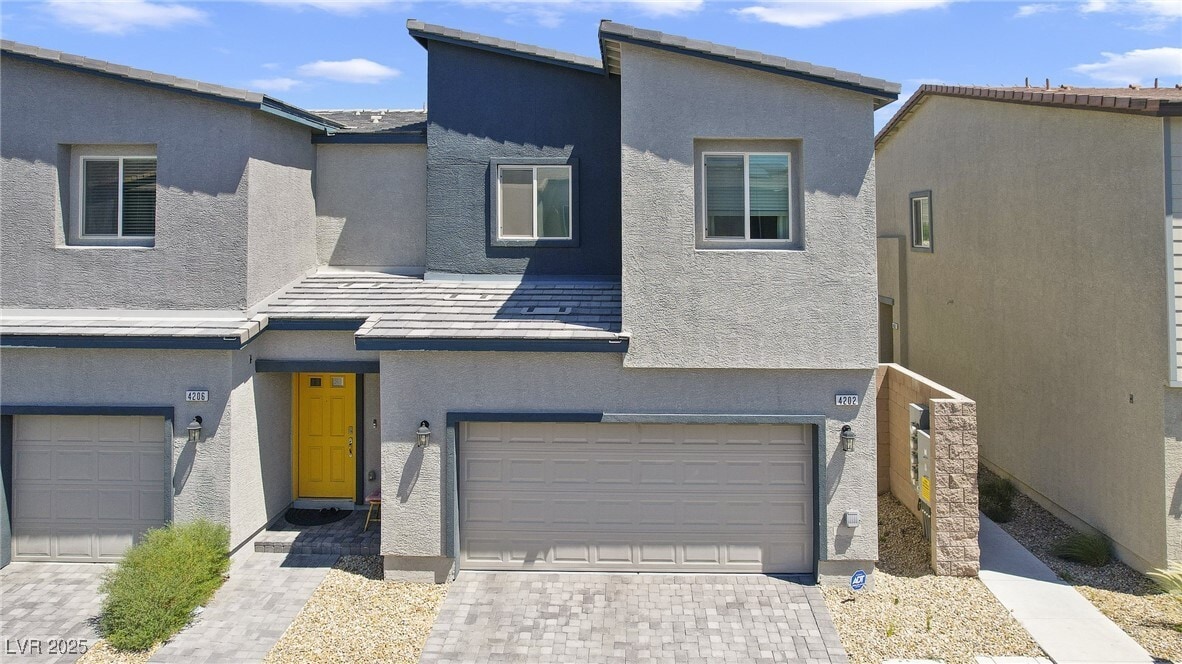 Primary Photo - 4202 Lunar Cyn Ave