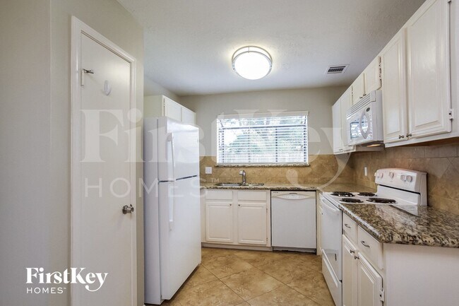 Building Photo - 7774 High Village Dr