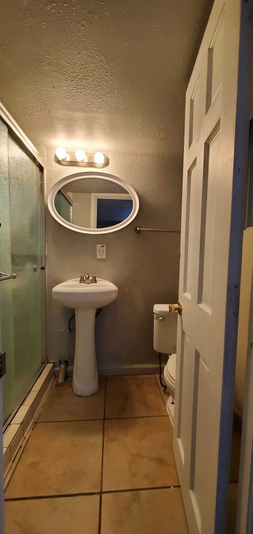 Foto del edificio - Renovated 2 Bedroom-Move Now