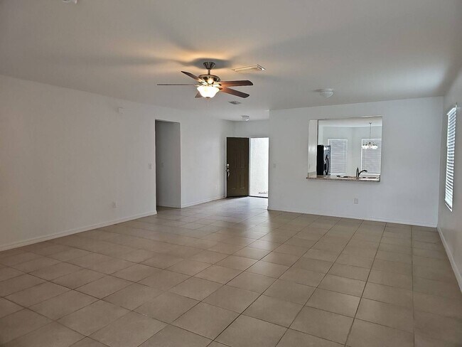 Building Photo - Nice 3 bed 2 bath 2 car garage single family home in Cape Coral with lawn care included.