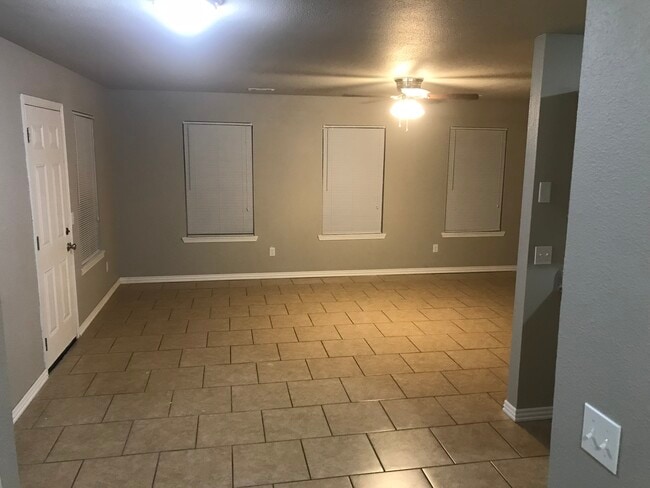 Dining - 1382 N Dawn Dr