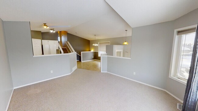 Building Photo - 9425 Lakeland Dr