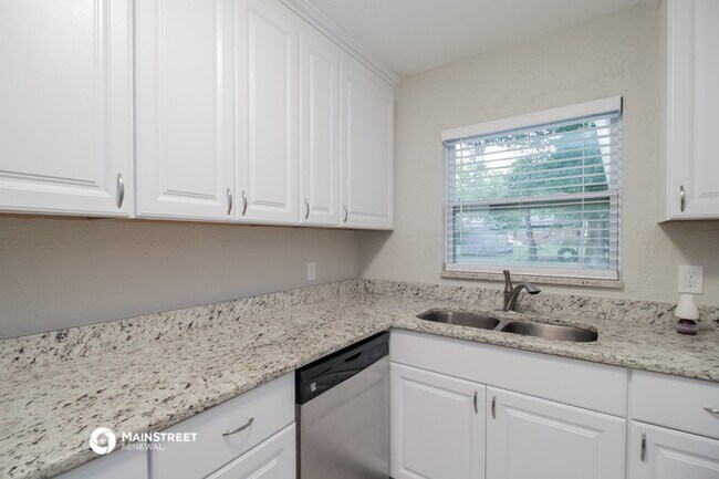 Foto del edificio - 865 Emerald Dr