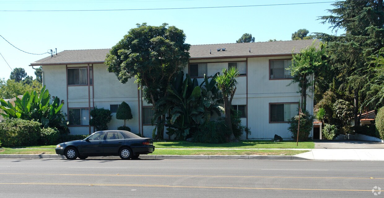 Building Photo - 2356 Montrose Ave