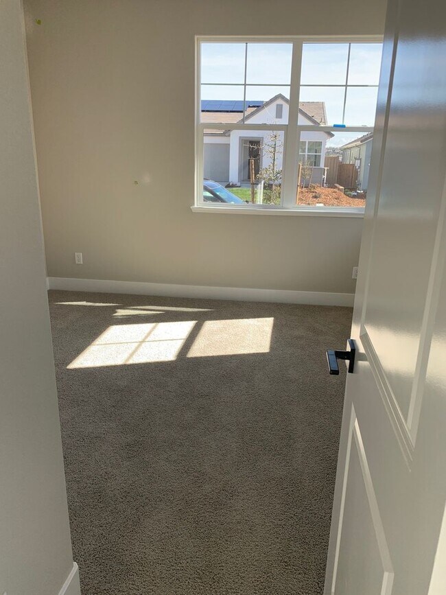 Foto del edificio - Solar 4 Bedroom Home in Whitney Ranch!