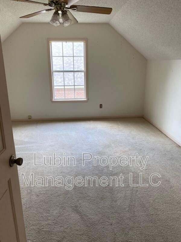 Foto del edificio - 6737 Booth Forrest Dr