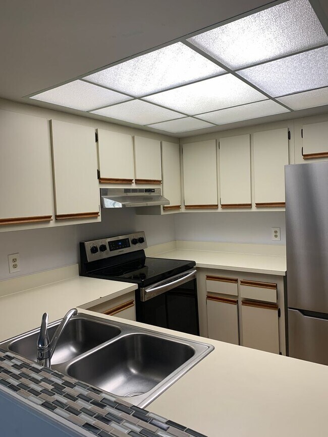 Foto del edificio - All  Utilities  included  in the rent - 2/...