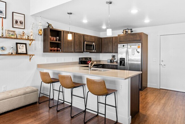 Foto del edificio - Summit Units: 2 Bedrooms 2 Bathrooms